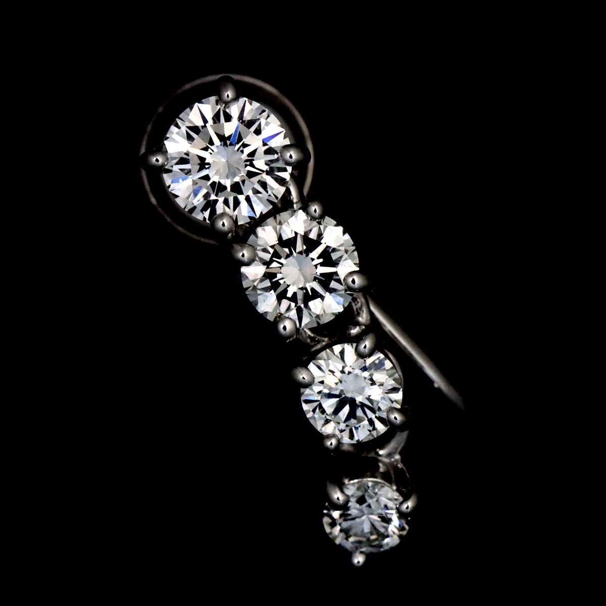 Diamond 0.37ct/0.37ct Earrings 18K White Gold 750