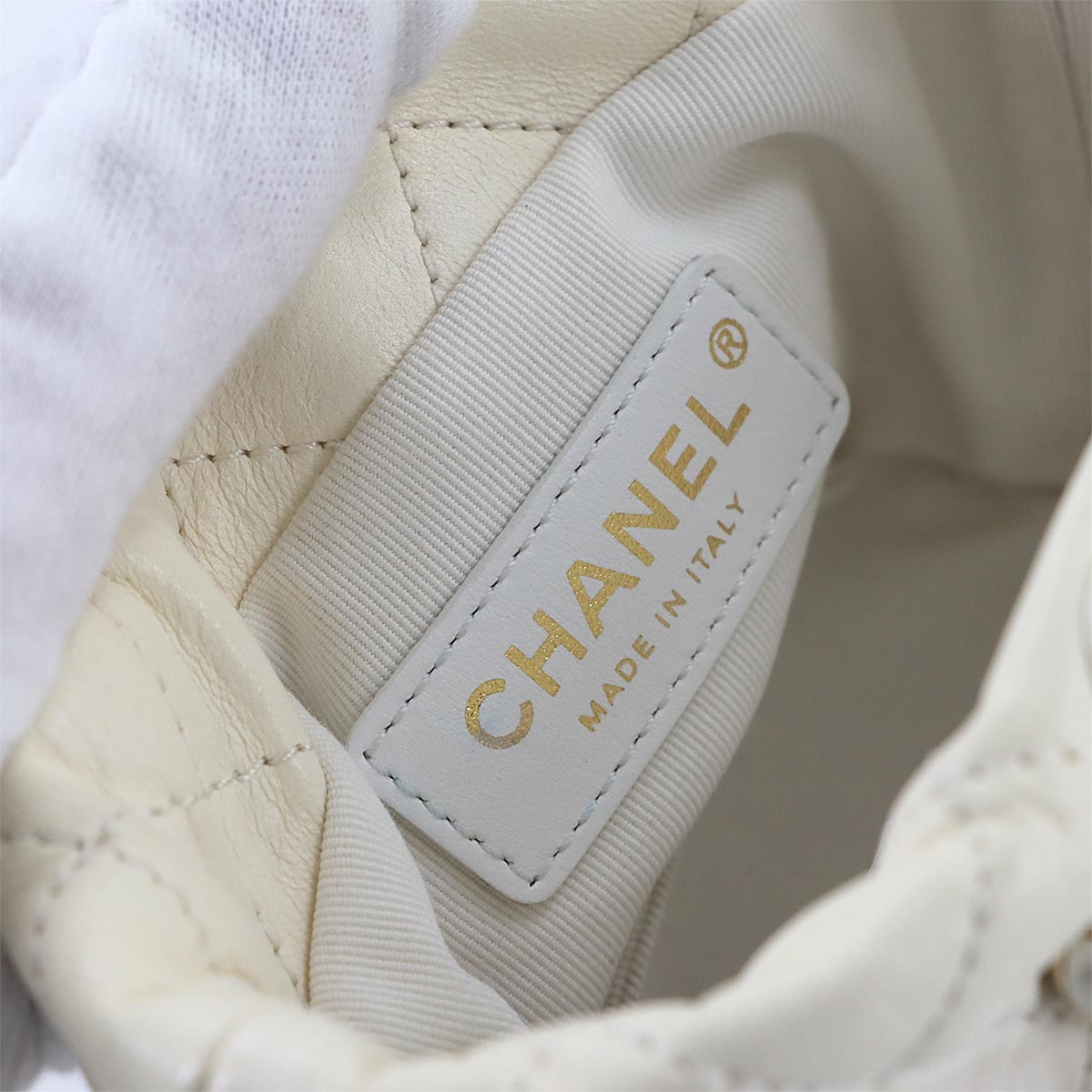 Matelasse Pearl motif Chain Shoulder Bag Leather White AS2518