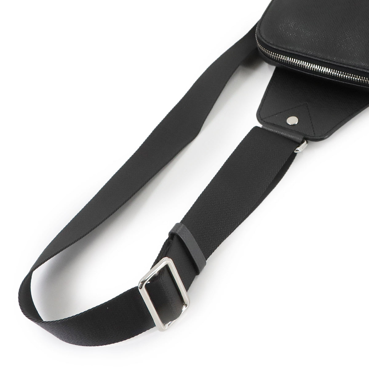 Taiga Avenue Sling Bag Crossbody Bag Black M30443