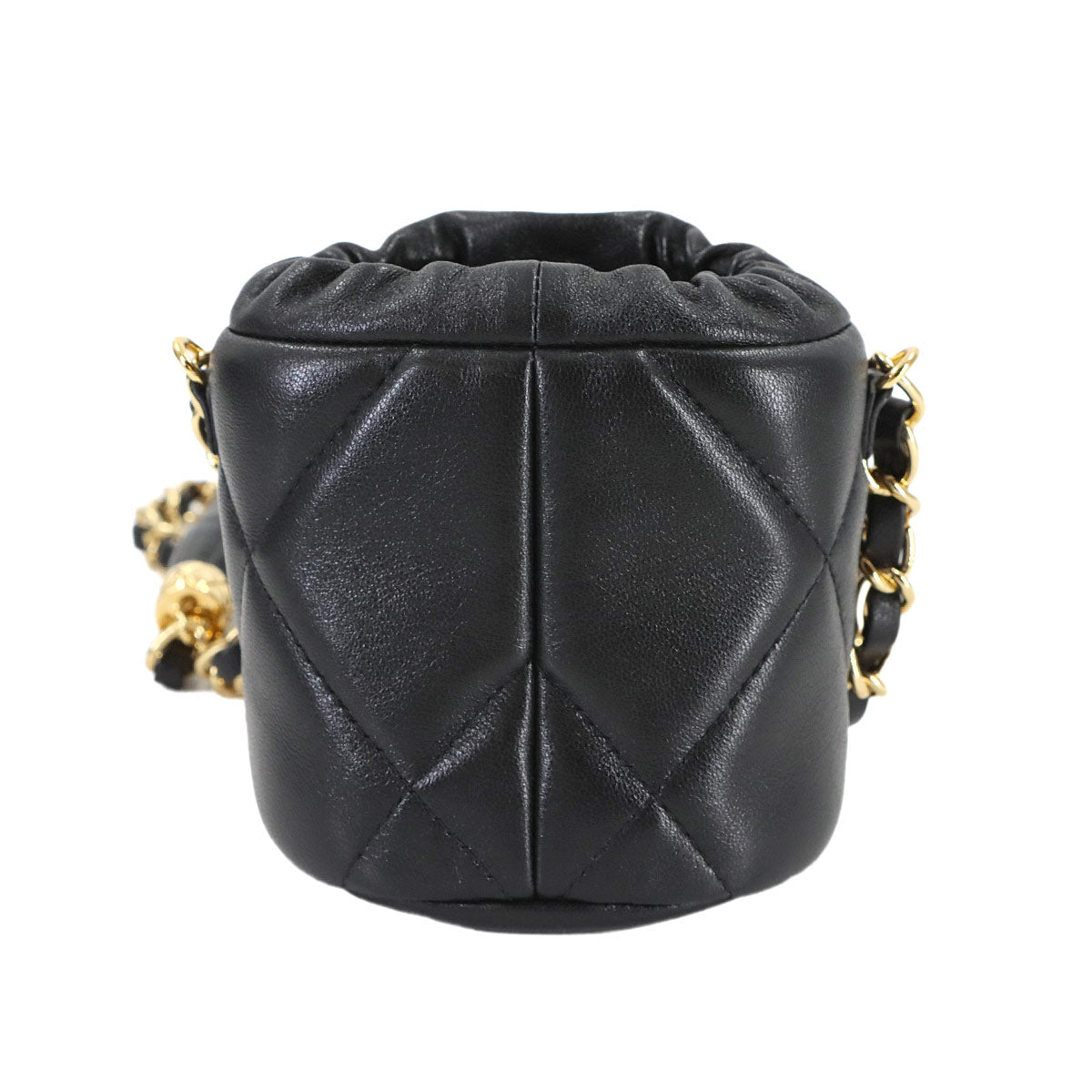 Matelasse Chain Shoulder Bag Leather Black AP2330 Purse