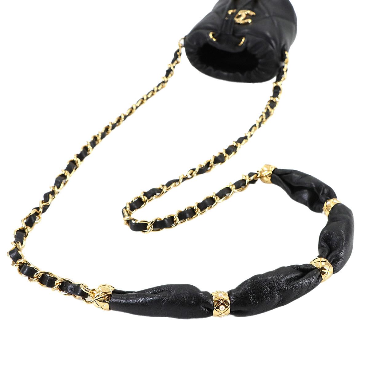 Matelasse Chain Shoulder Bag Leather Black AP2330 Purse