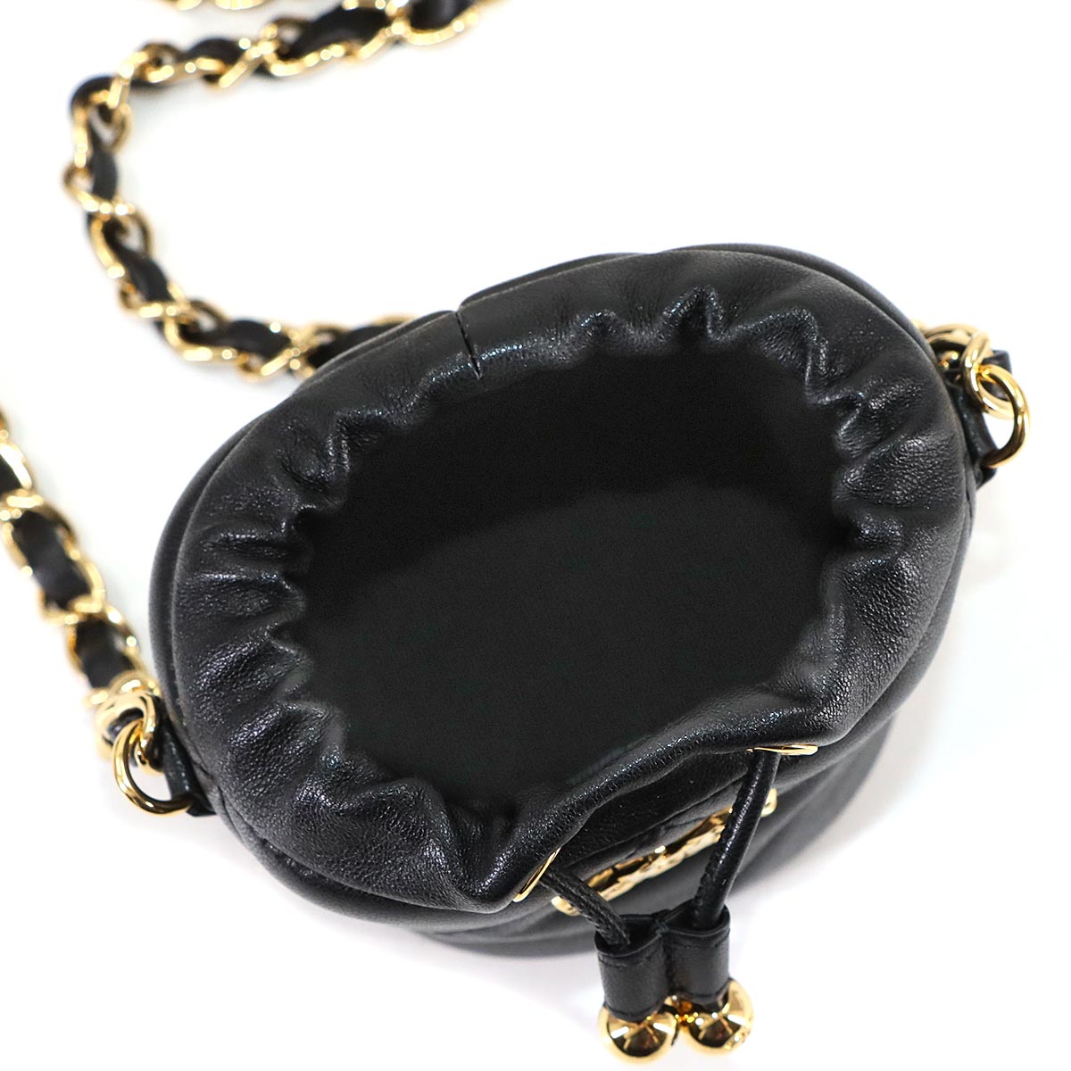 Matelasse Chain Shoulder Bag Leather Black AP2330 Purse