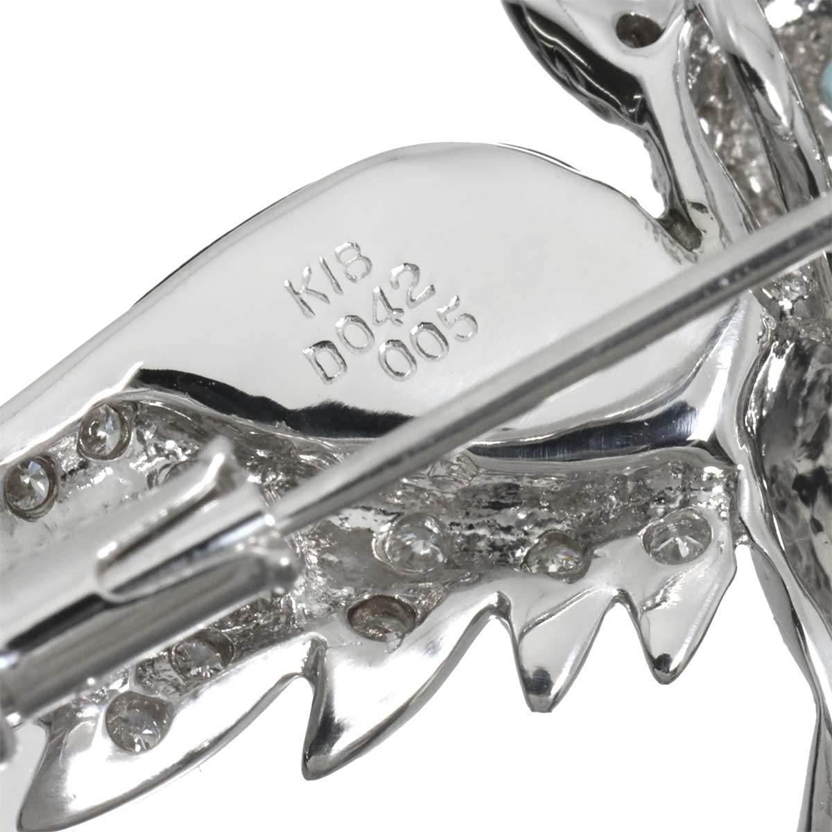 Diamond 0.42ct Treated Diamond Onyx Brooch 18K WG White Gold 750