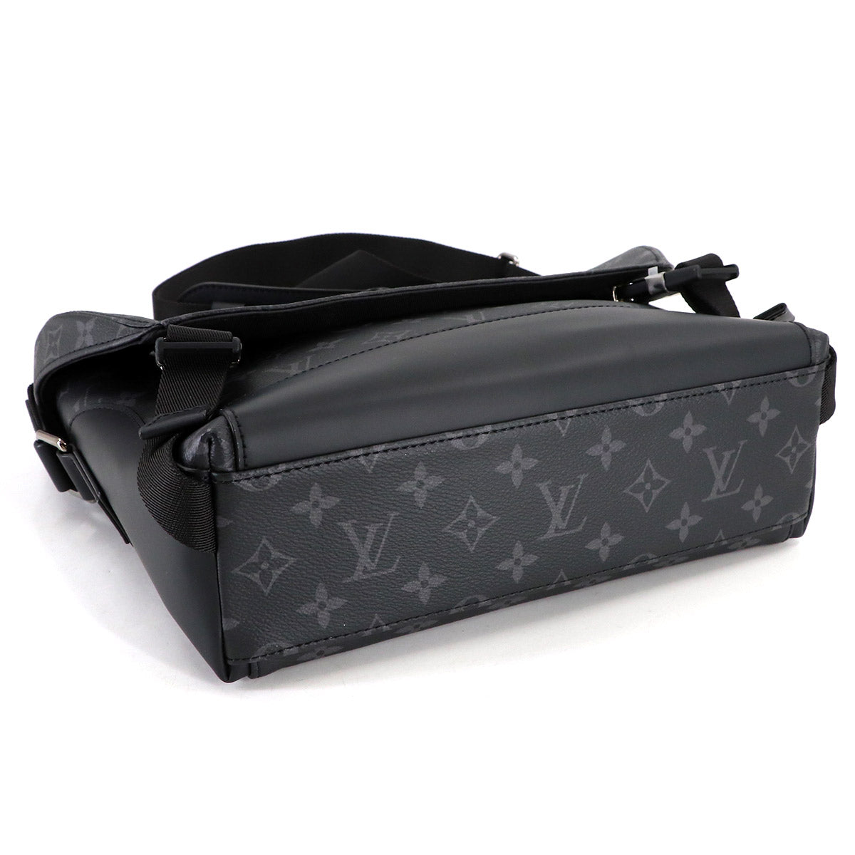 Monogram Eclipse Messenger Voyage PM Shoulder Bag M40511