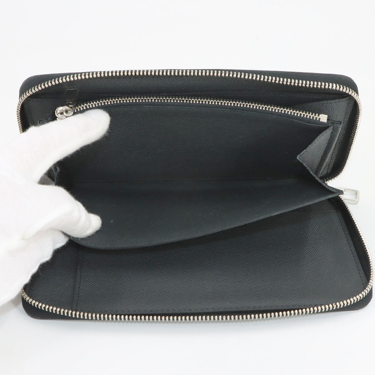 Taiga Zippy Organizer Long Wallet Leather Ardoise M30513