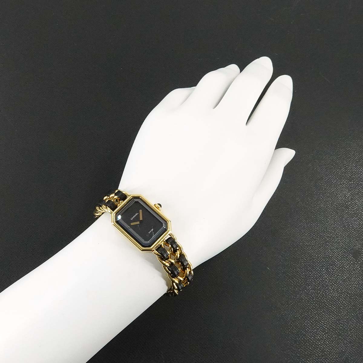 Premiere Size M H0001 Vintage Quartz Black Dial Ladies Watch