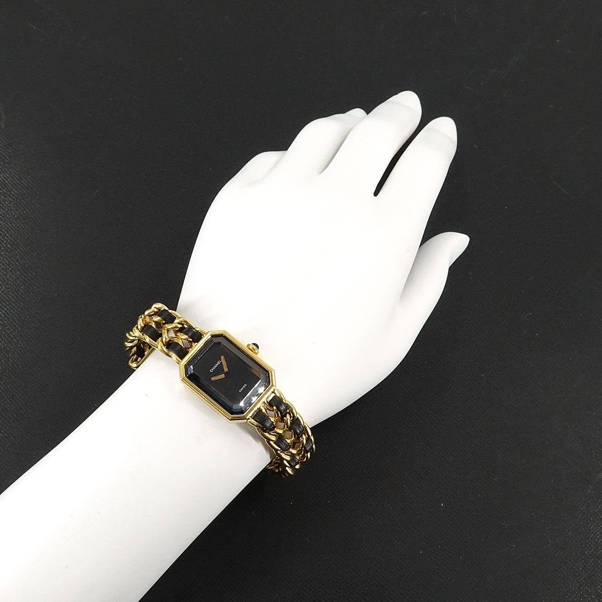 Premiere Size M H0001 Vintage Quartz Black Dial Ladies Watch