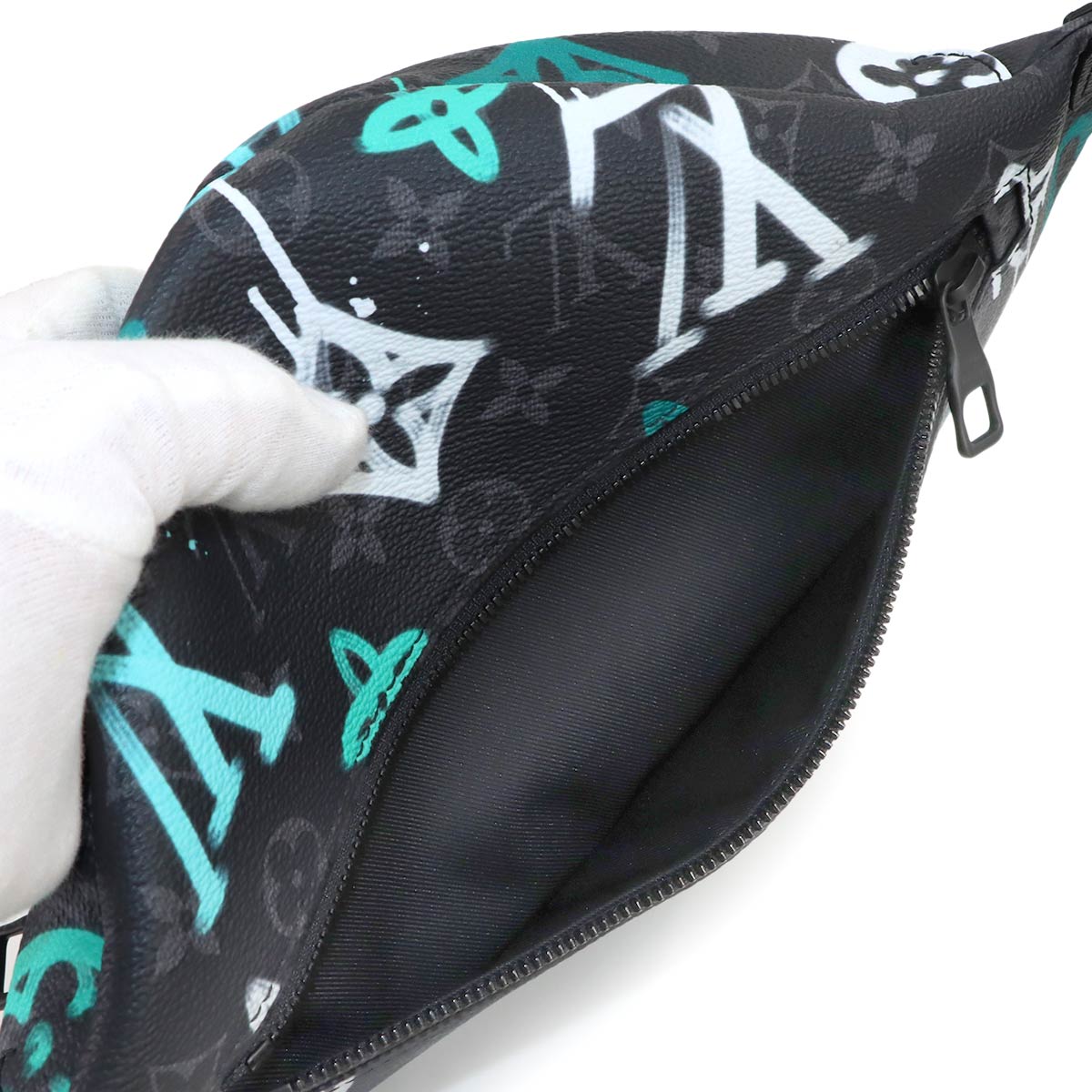 LV Graffiti Discovery Bumbag Monogram Eclipse M21397