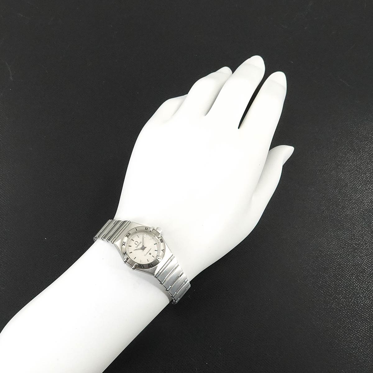 Constellation Mini 1562 30 Silver Dial Quartz Ladies Watch