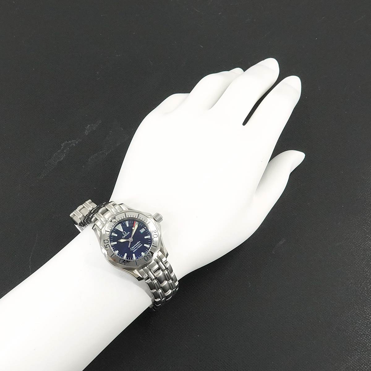 Seamaster 300 Professional 2285.80 Date Quartz Navy Dial Ladies