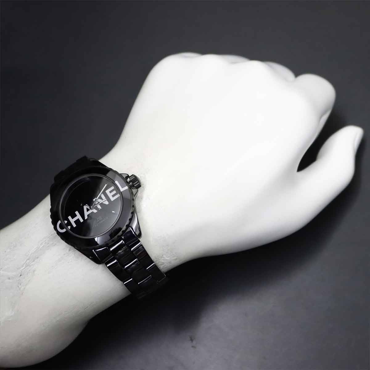 J12 38mm Wanted de Chanel H7418 Ceramic Automatic Black Dial