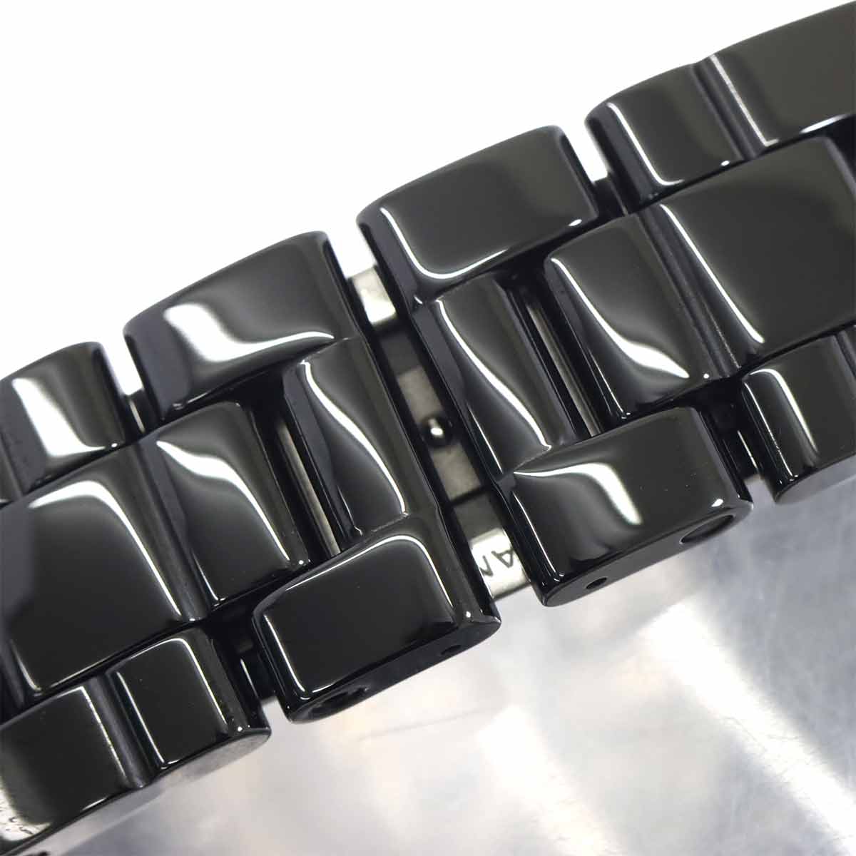 J12 38mm Wanted de Chanel H7418 Ceramic Automatic Black Dial