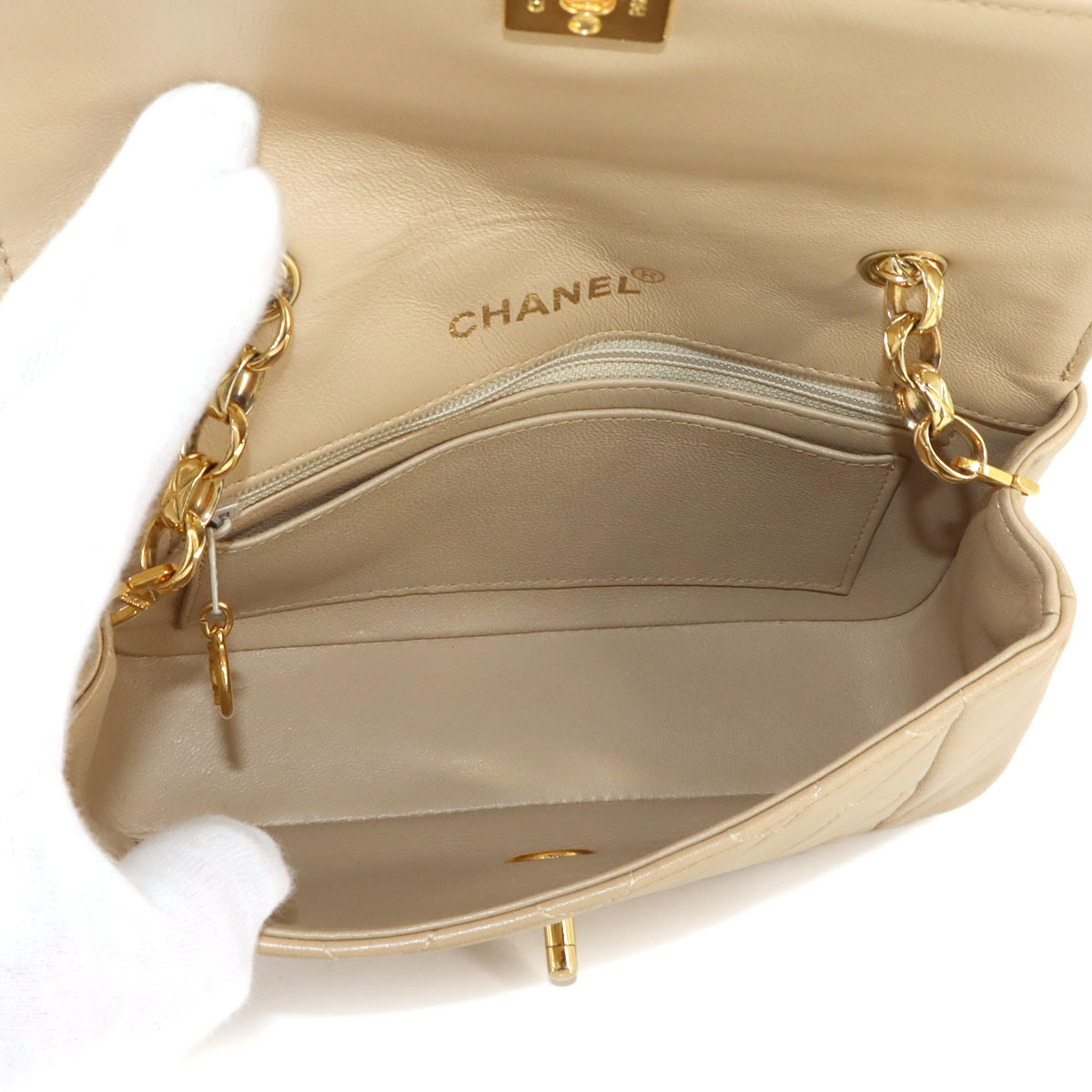 Matelasse Chain Shoulder Bag Leather Beige Vintage Purse