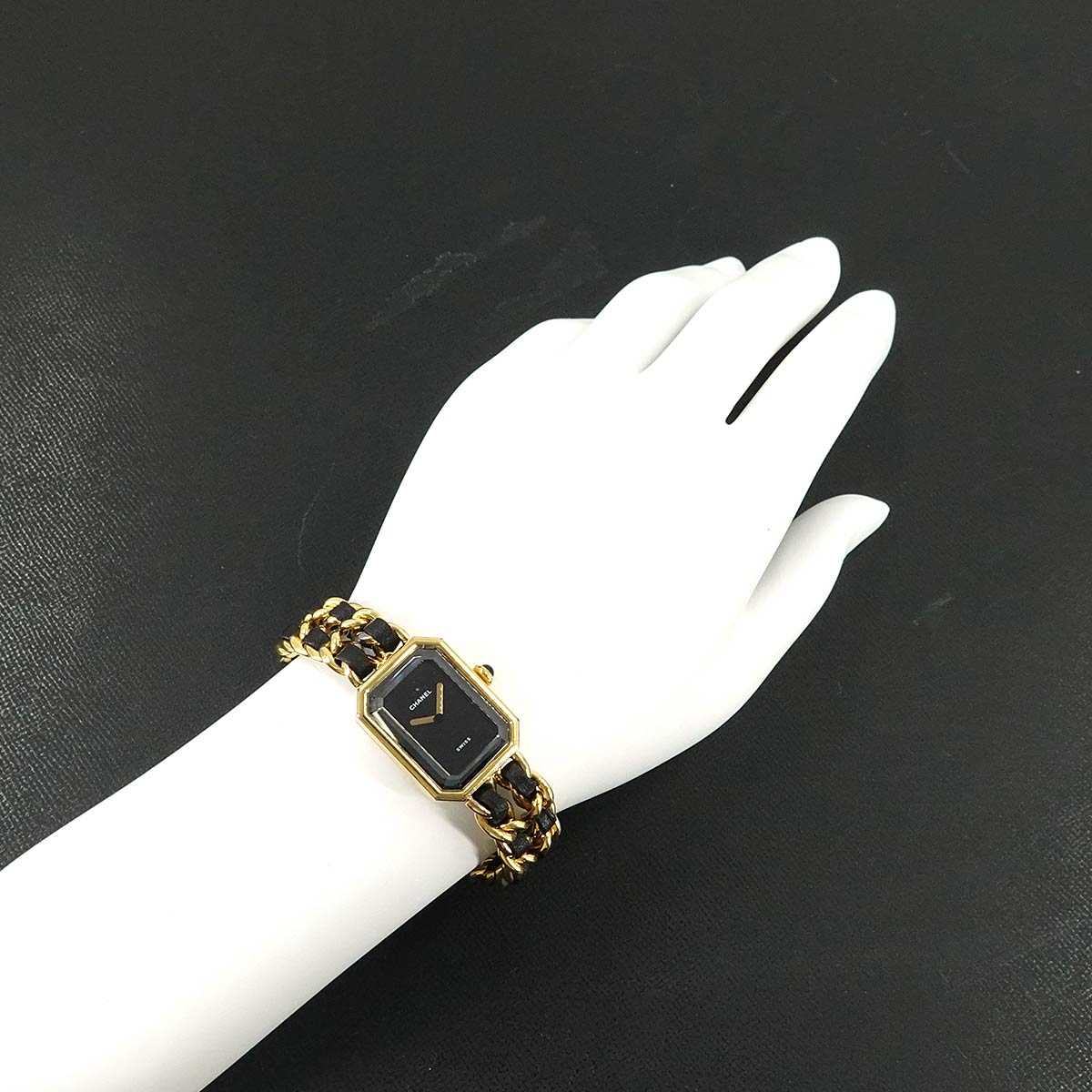 Premiere Size L H0001 Vintage Quartz Black Dial Ladies Watch