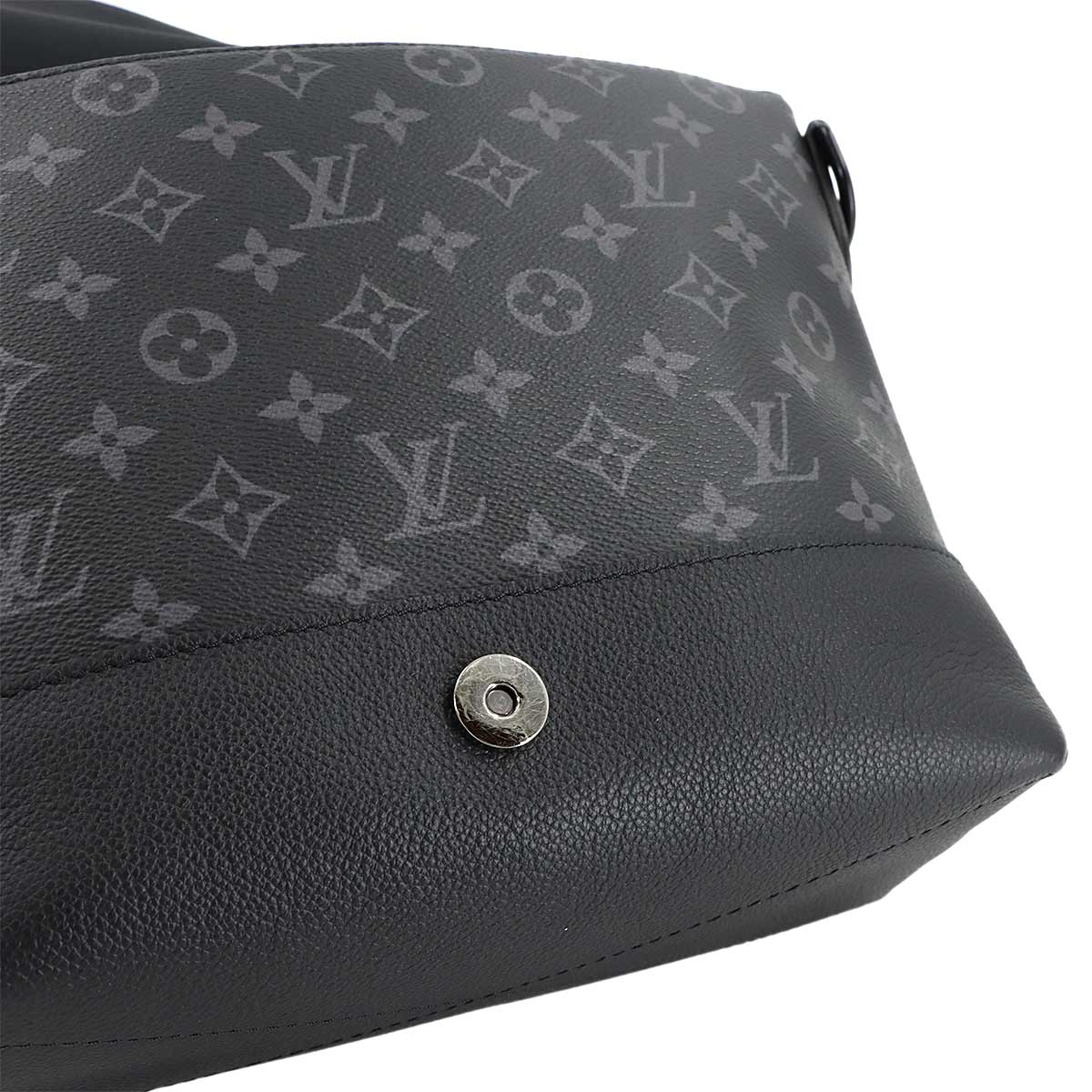 Monogram Eclipse Saumur Messenger Shoulder Bag M45911
