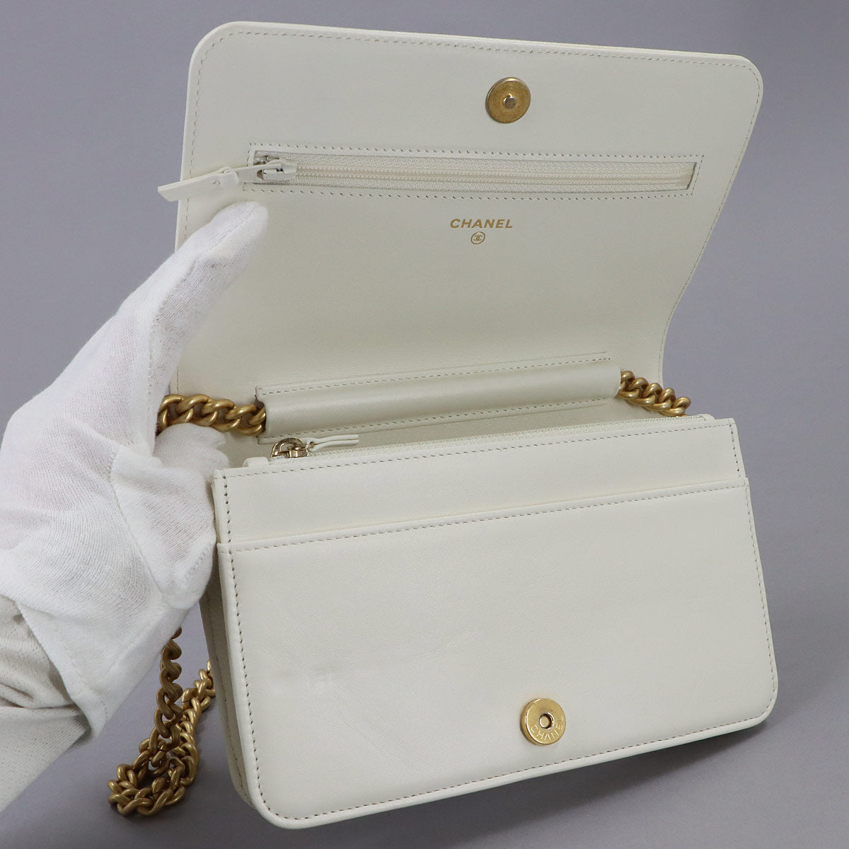 Boychanel Chain Wallet Leather White AP1117 Purse