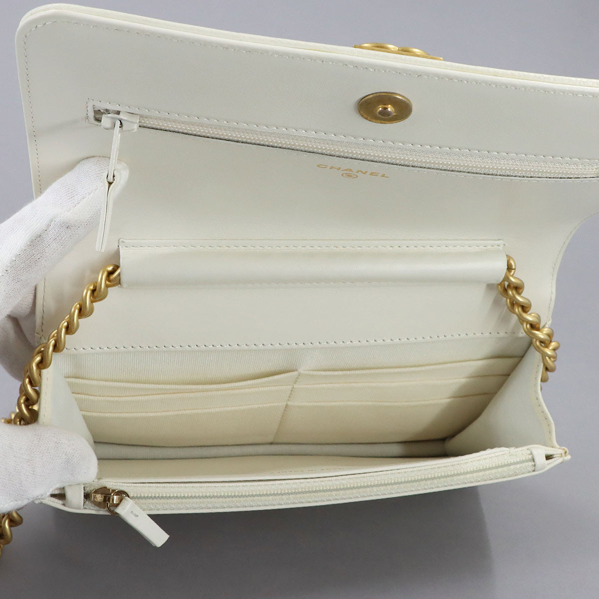 Boychanel Chain Wallet Leather White AP1117 Purse