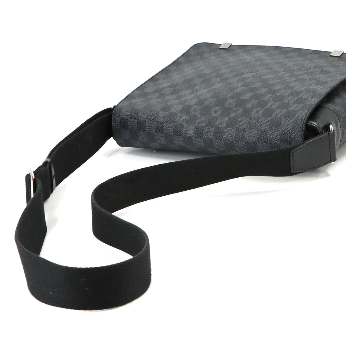 Damier Graphite District MM NM Shoulder Bag Black N41029