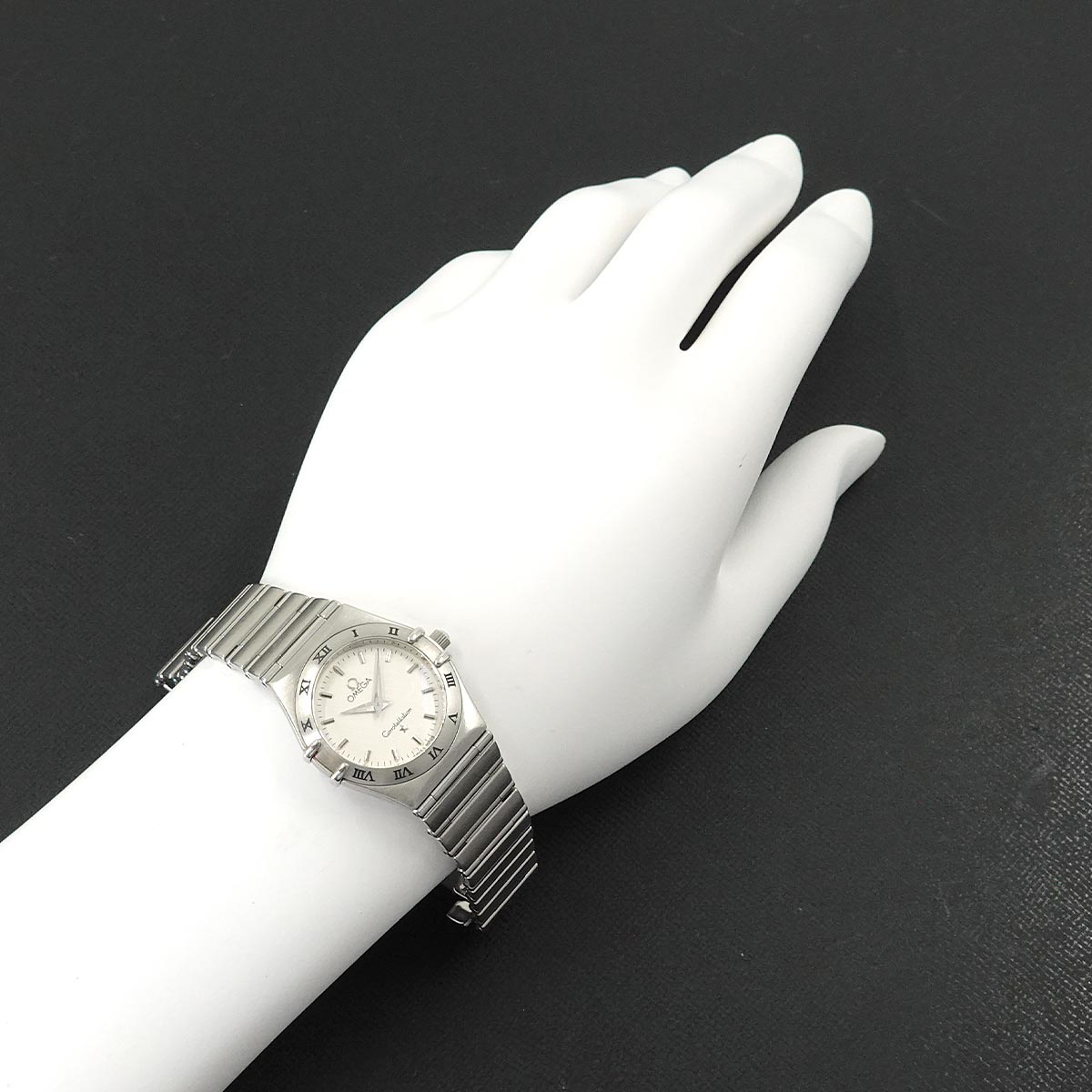 Constellation 1572 30 Quartz Silver Dial Ladies Watch