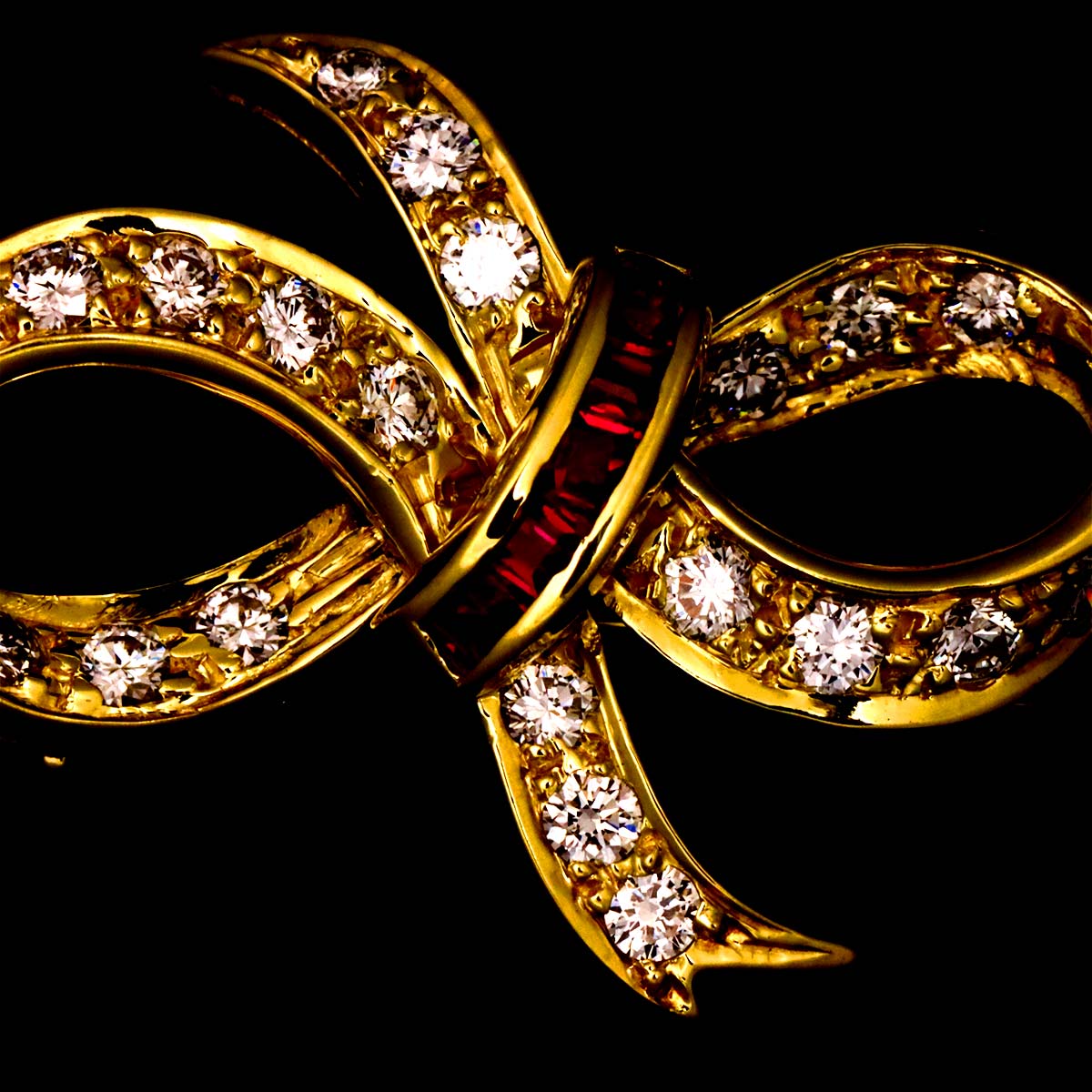Diamond Ruby Brooch 18K Yellow Gold 750