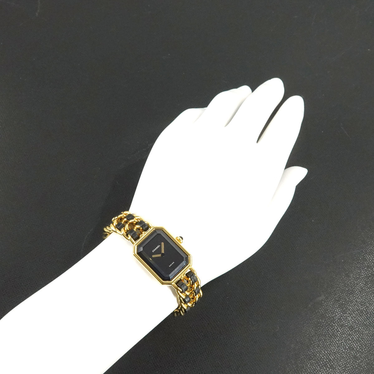 Premiere Size M H0001 Vintage Quartz Black Dial Ladies Watch
