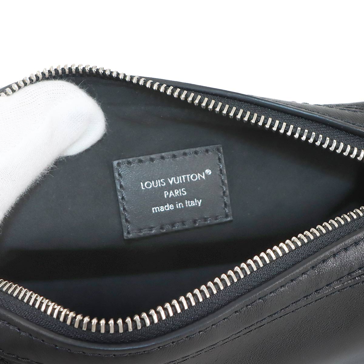 Pochette Vibe Hand Shoulder Bag Leather Black M14544