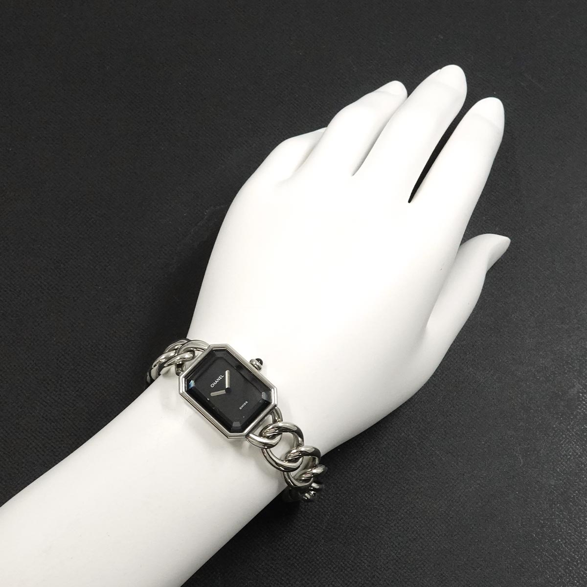 Premiere M Size H0452 Quartz Black Dial Ladies Watch