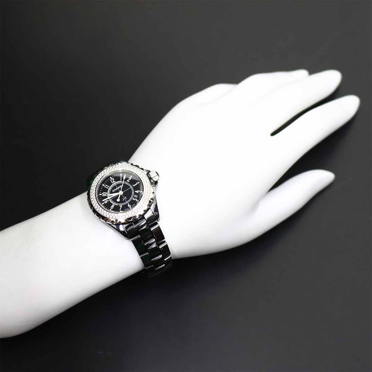 J12 33mm H0949 Diamond bezel Ceramic Date Black Dial Ladies