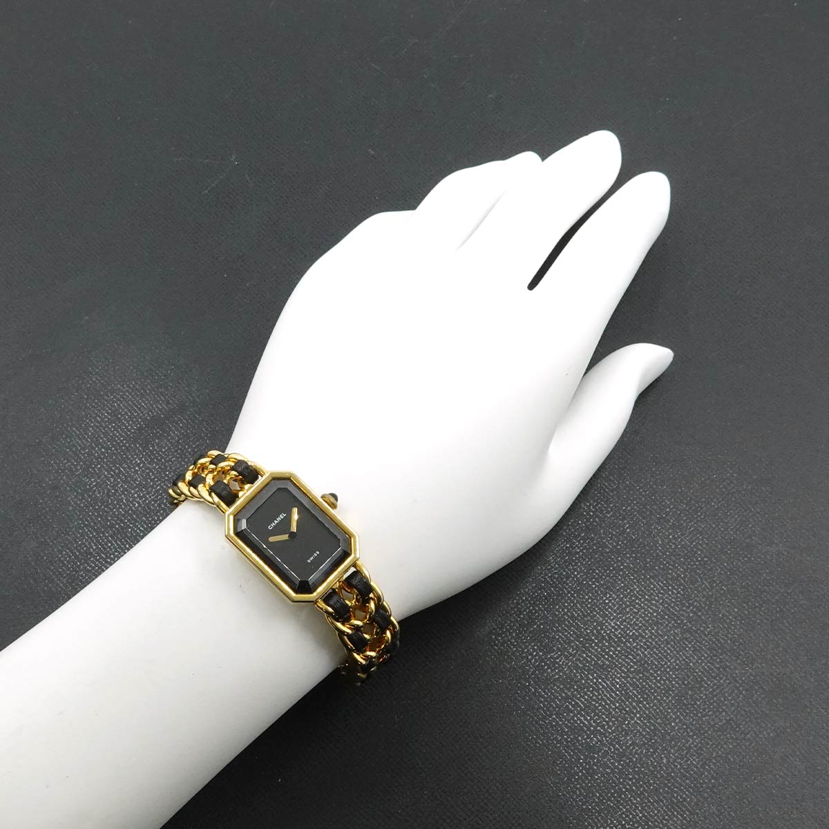 Premiere Size L H0001 Vintage Quartz Black Dial Ladies Watch