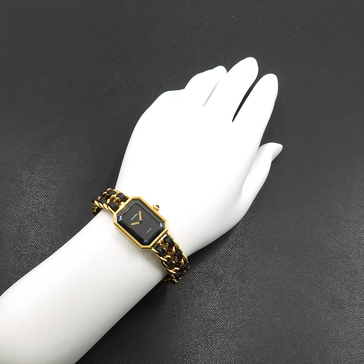 Premiere Size L H0001 Vintage Quartz Black Dial Ladies Watch