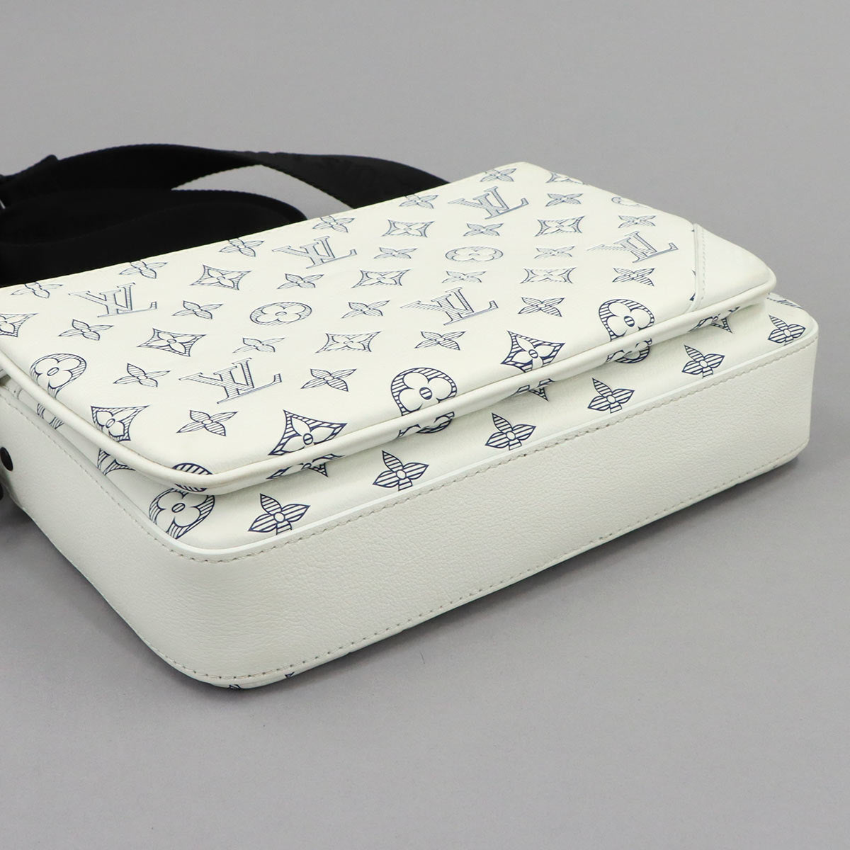 Monogram Shadow Trio Messenger Shoulder Bag White M24754