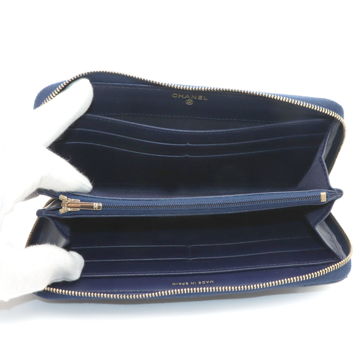 Matelasse Classic Long Zipped Wallet Leather Navy A50097