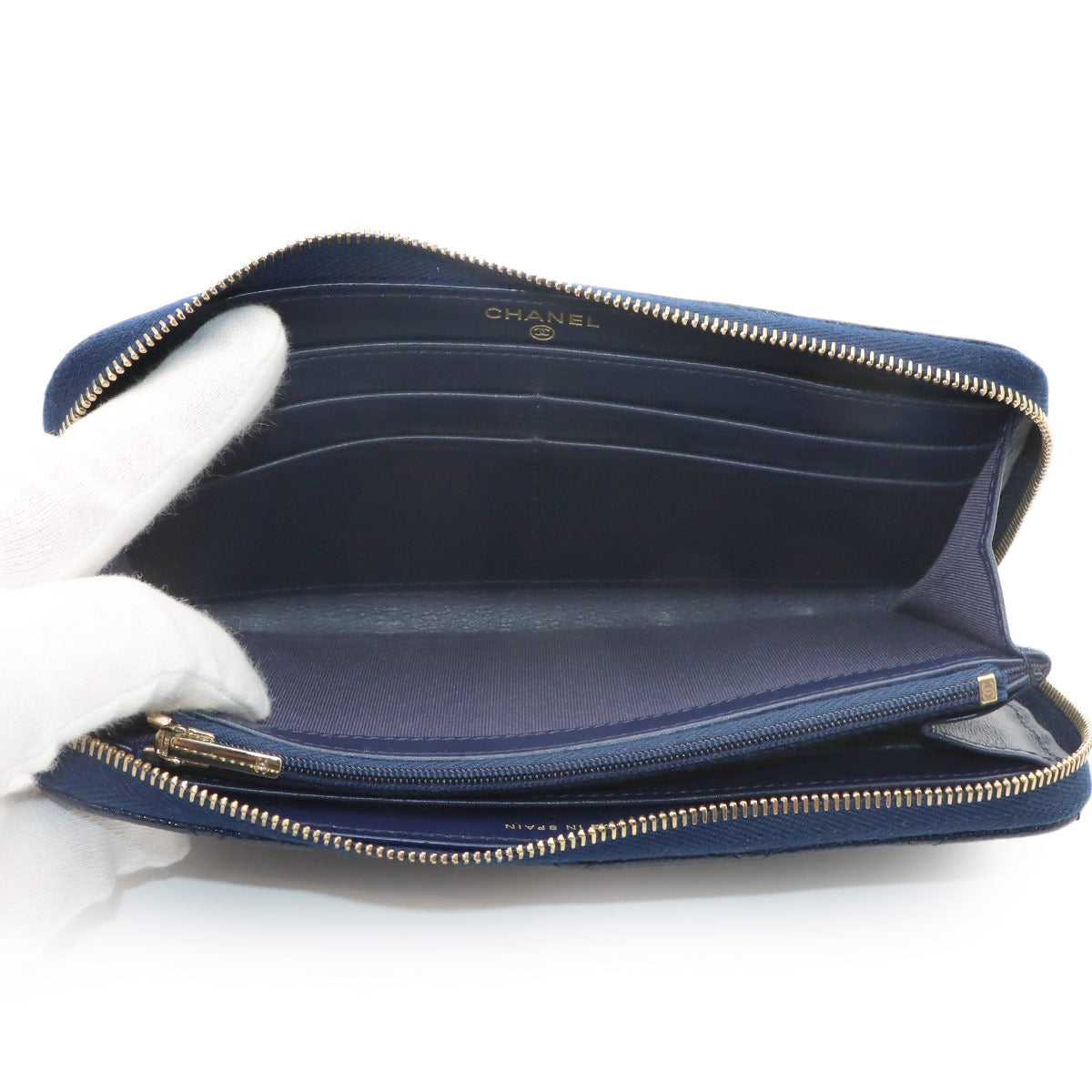 Matelasse Classic Long Zipped Wallet Leather Navy A50097