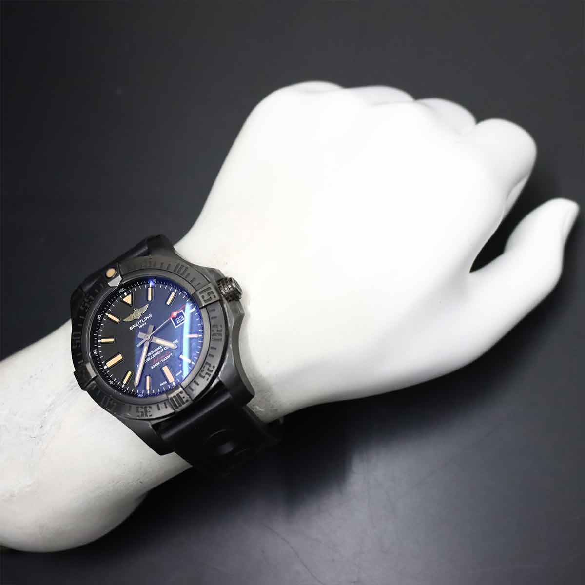 Avenger Black Bird V17310 Automatic Date Black Dial