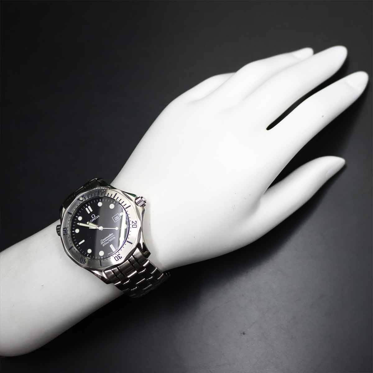 Seamaster 300m 2261.50 Quartz Date Black Dial Mens Watch