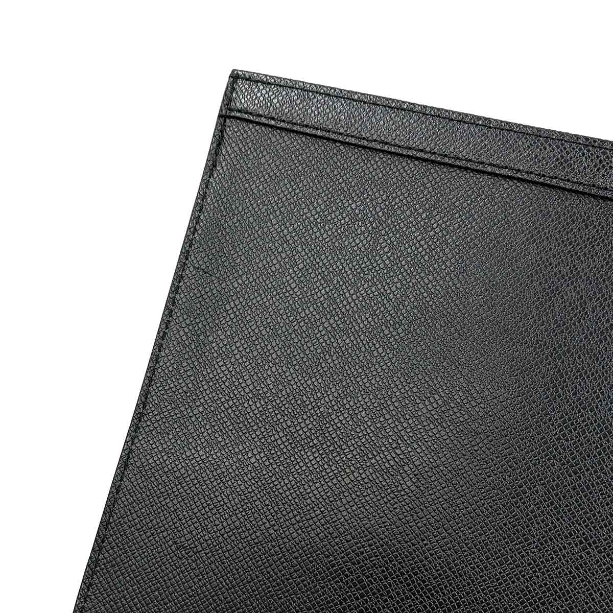 Taiga Pochette Voyage Clutch Bag Leather Black M30450