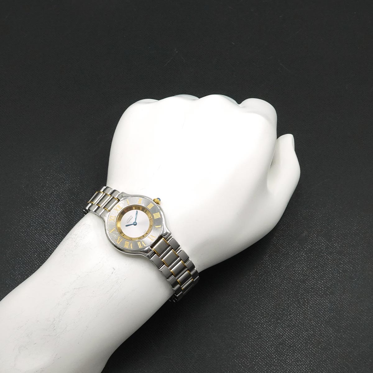 Must 21 Van Thian W10072R6 Quartz Silver Dial Boys Watch