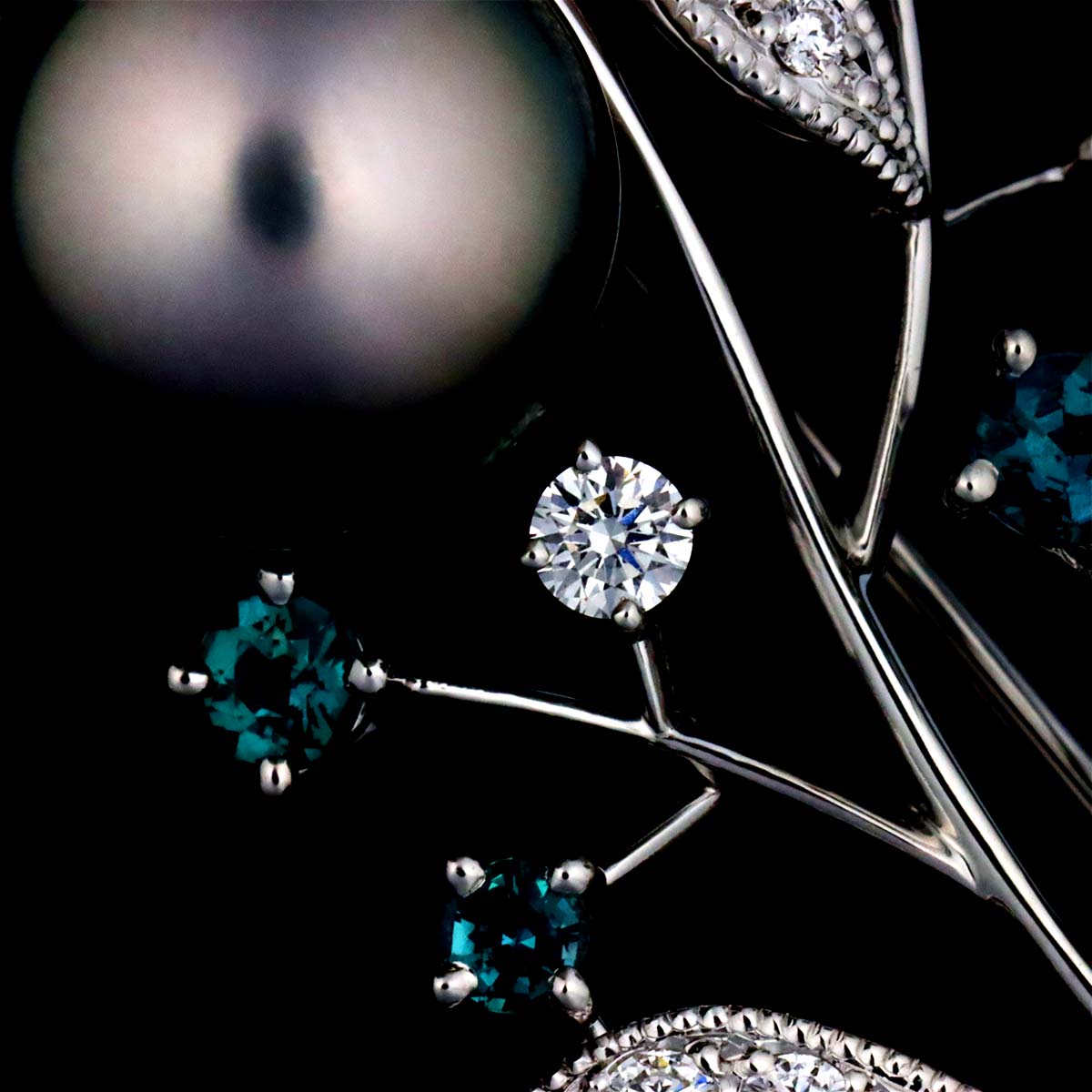 South Sea pearl Diamond Alexandrite Brooch 18K WG 750