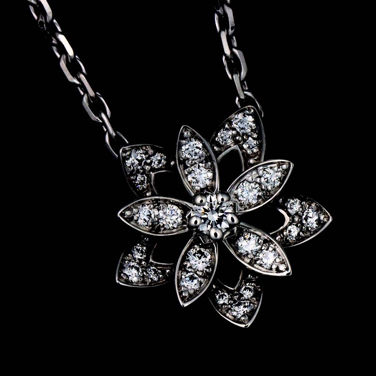 Lotus Diamond Necklace 18K White Gold 750