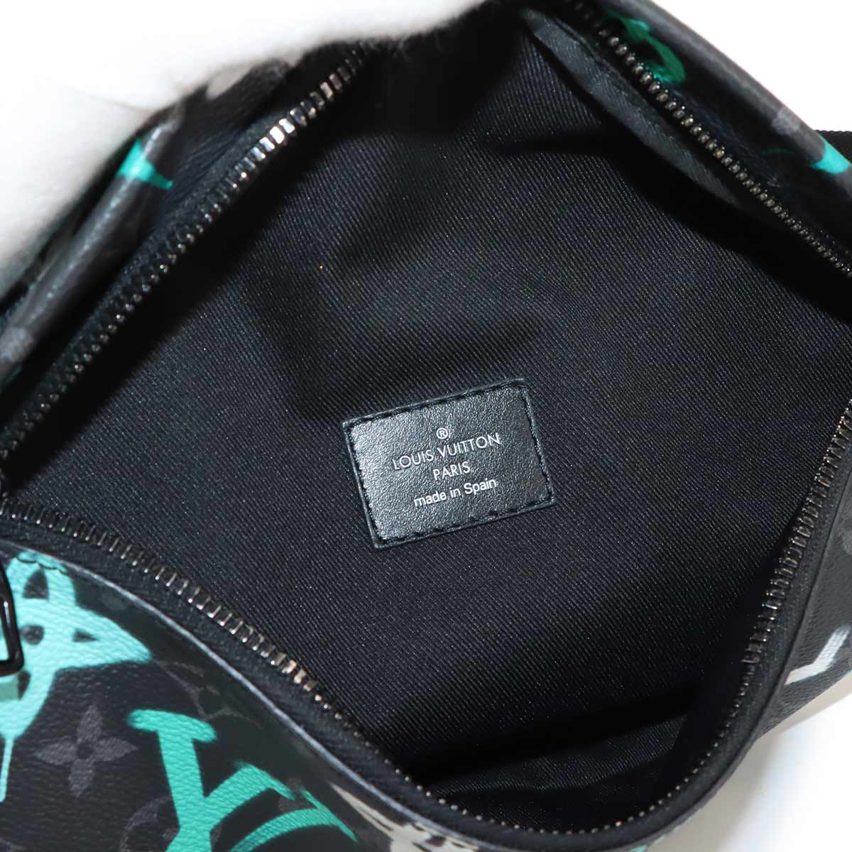 LV Graffiti Discovery Bumbag Monogram Eclipse M21397