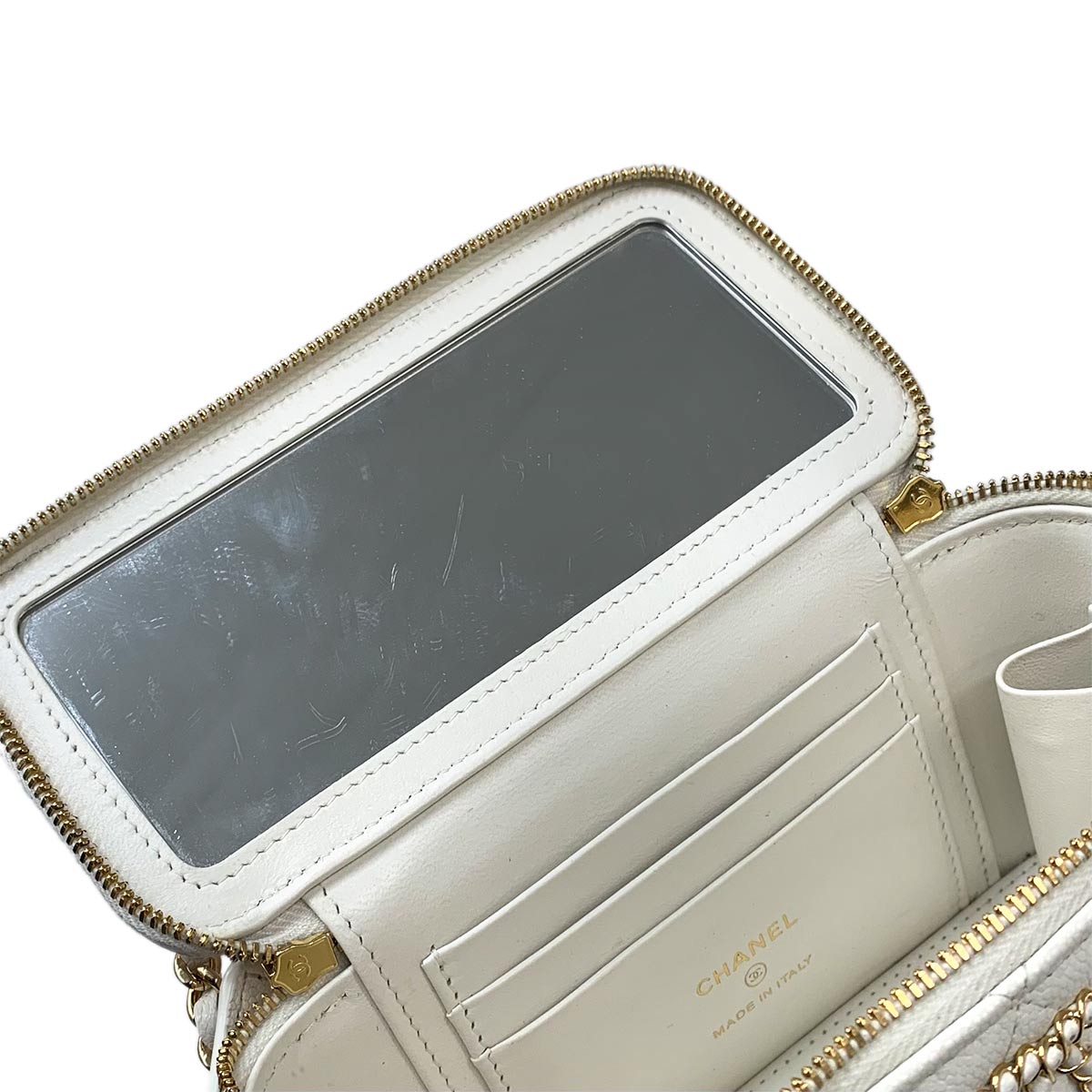 Matelasse Vanity Chain Shoulder Bag Leather White AP3012