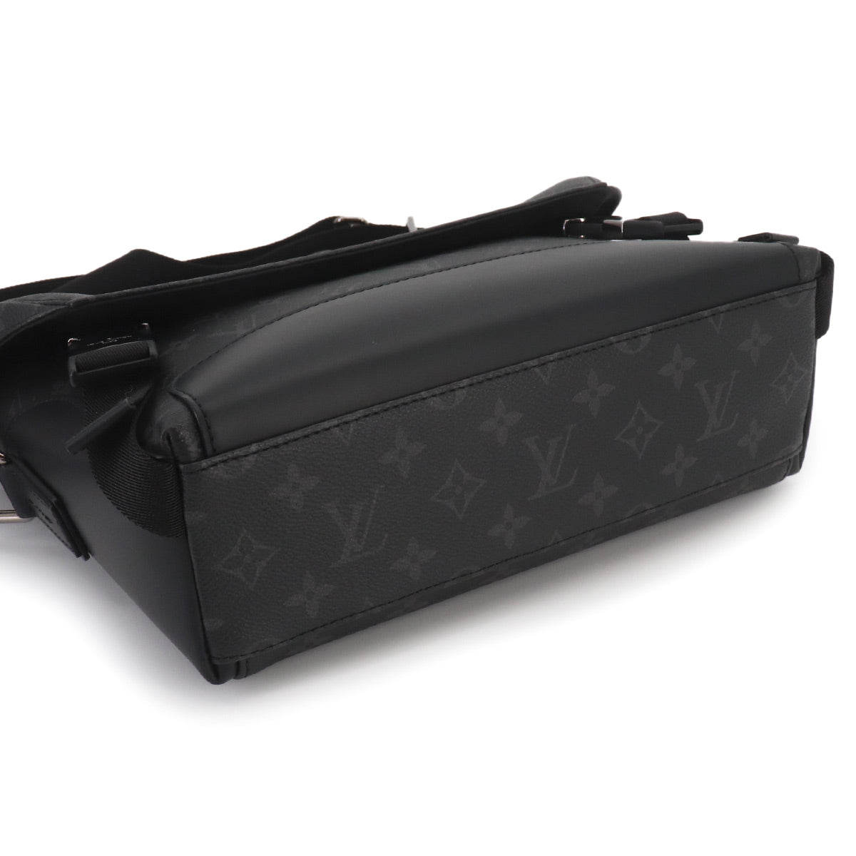 Monogram Eclipse Messenger Voyage PM Shoulder Bag M40511
