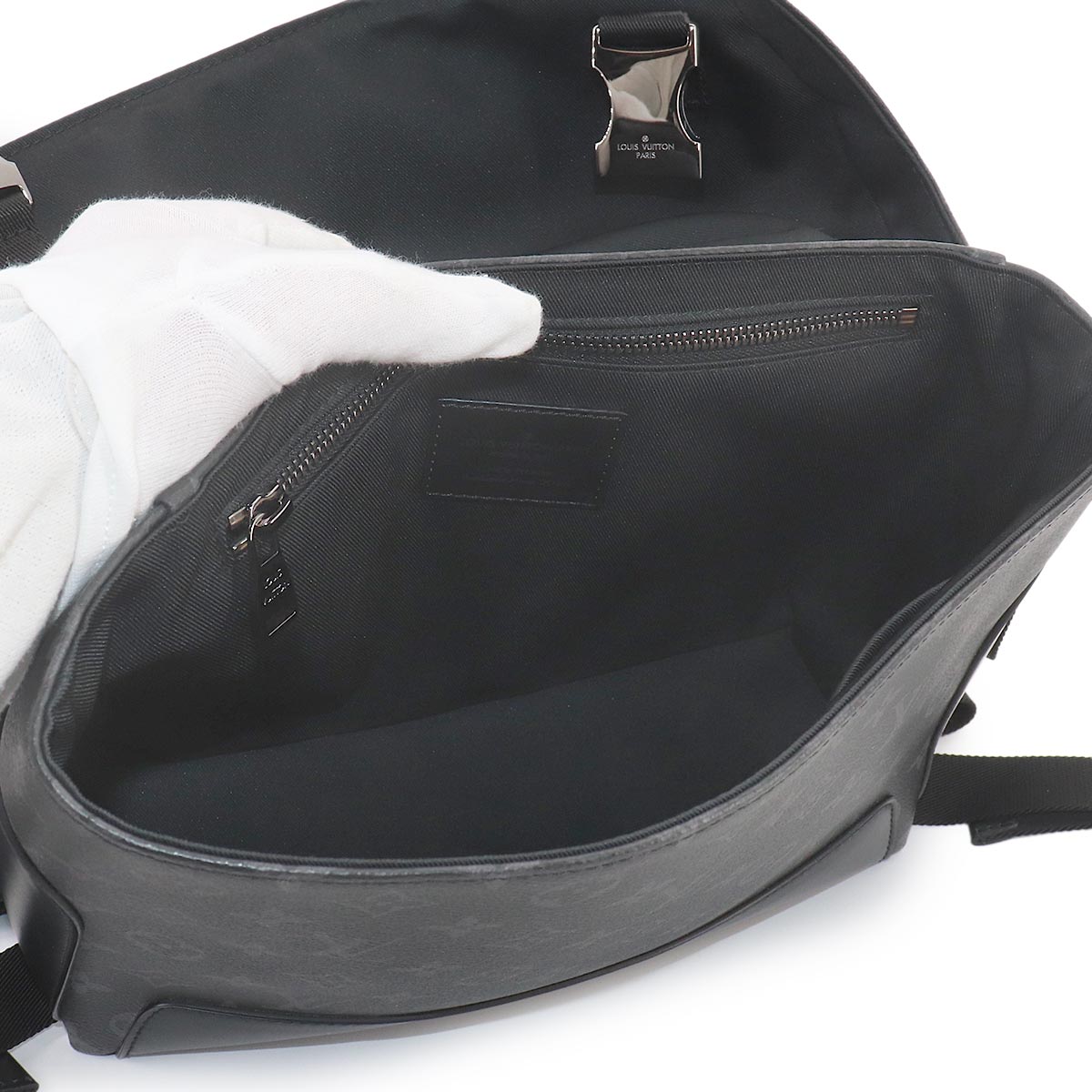 Monogram Eclipse Messenger Voyage PM Shoulder Bag M40511