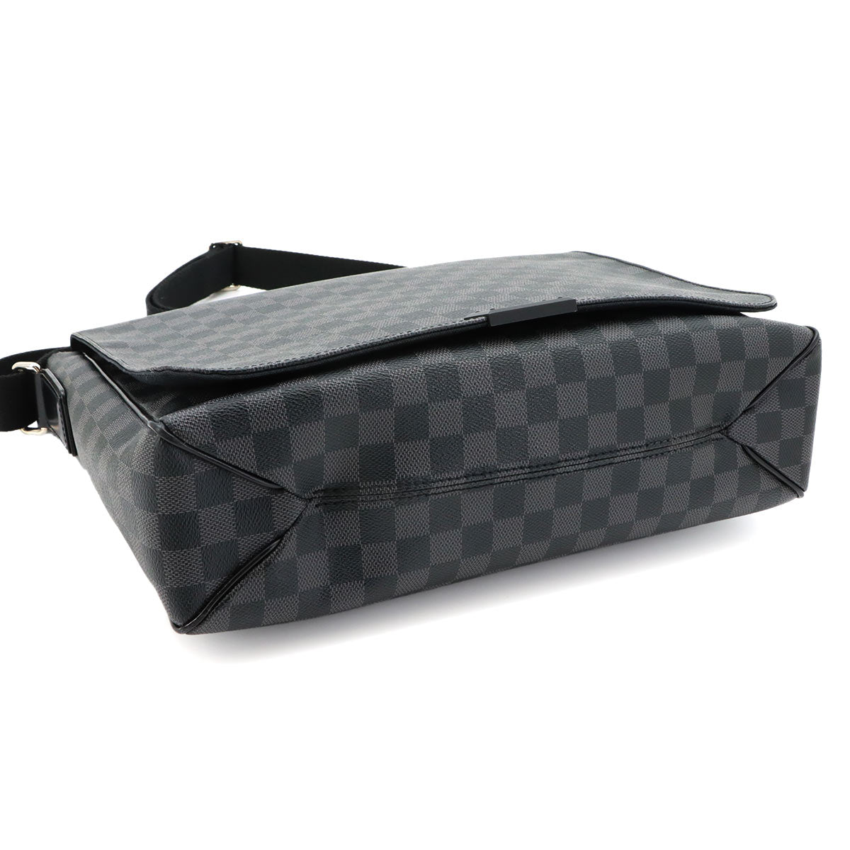 Damier Graphite District GM Shoulder Bag Black N41271
