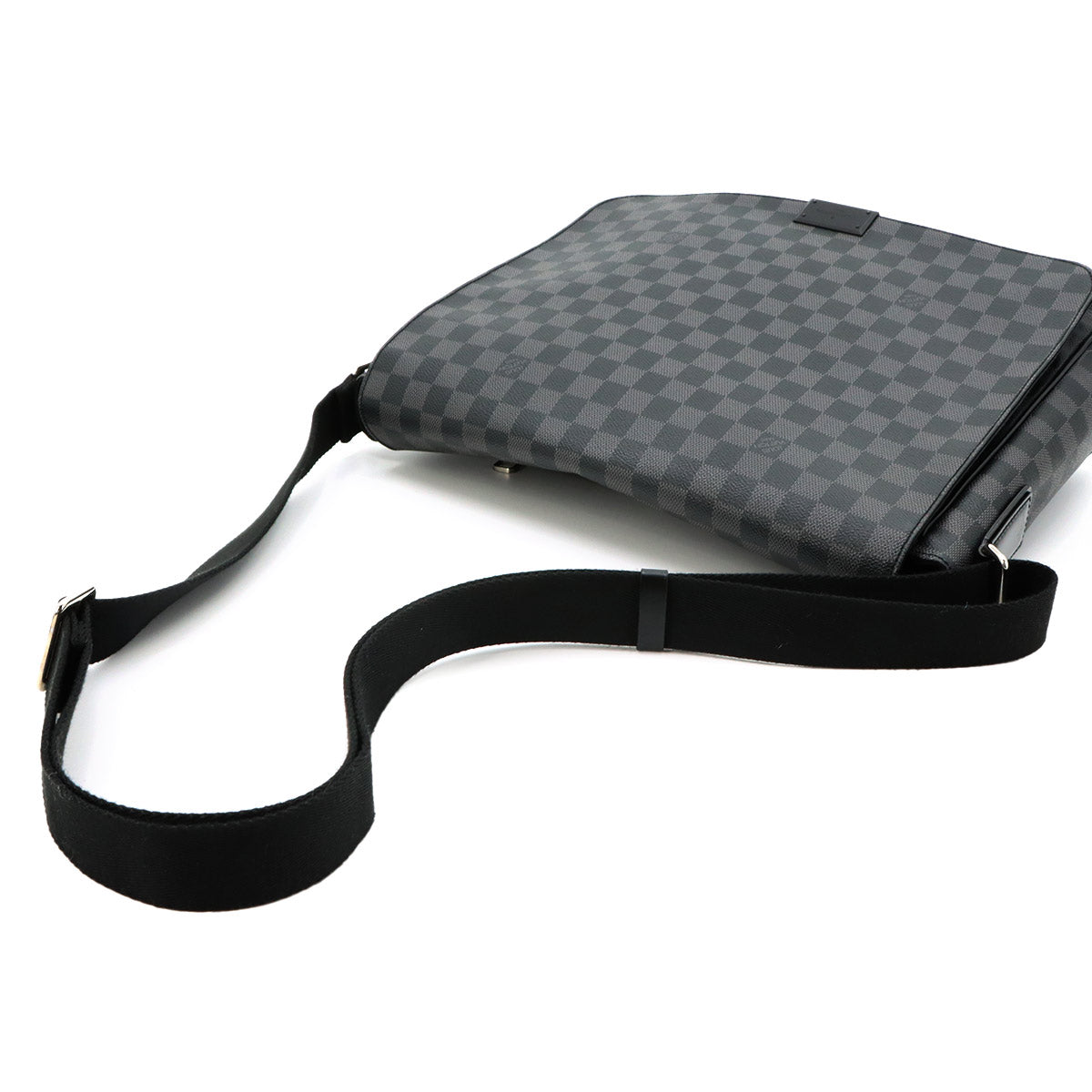 Damier Graphite District GM Shoulder Bag Black N41271