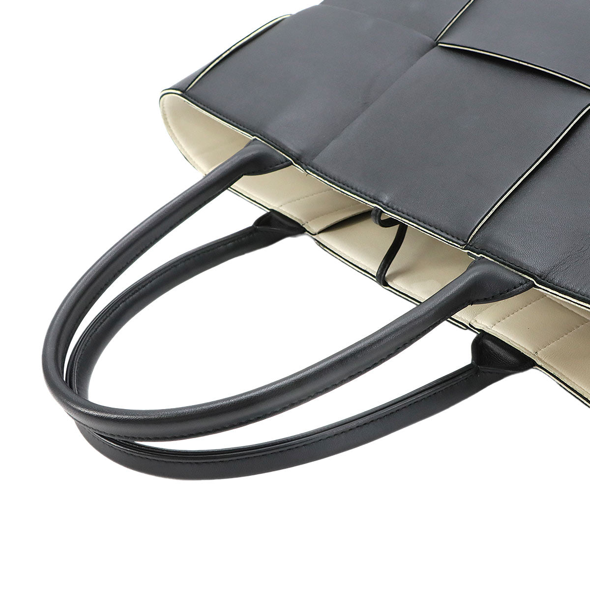 Intrecciato Medium Arco Tote Bag Leather Black