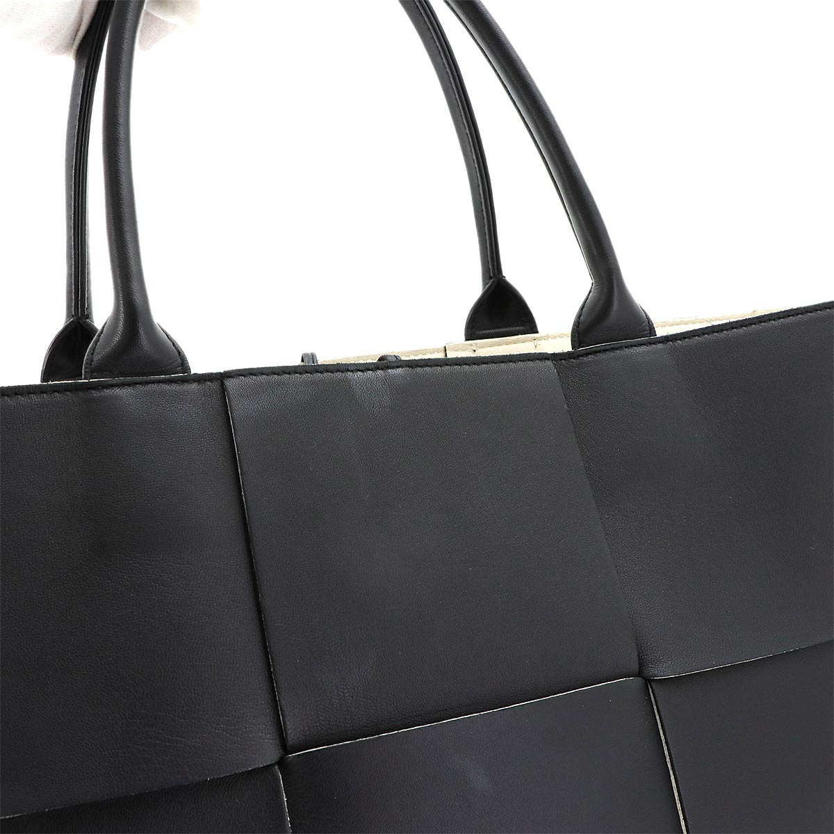 Intrecciato Medium Arco Tote Bag Leather Black
