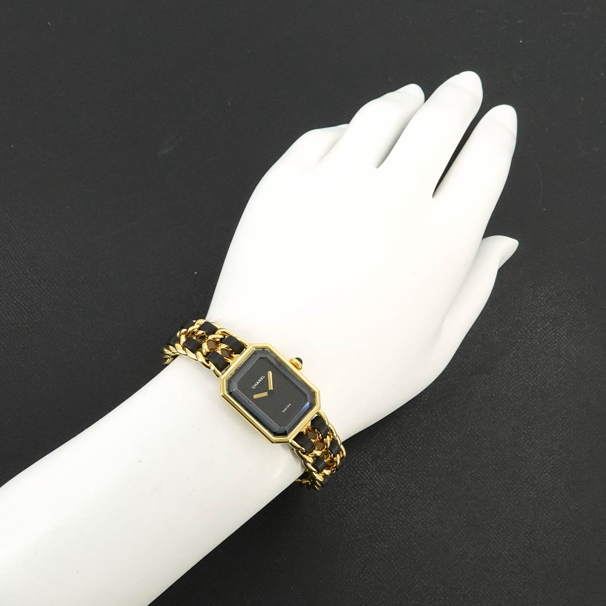 Premiere Size L H0001 Vintage Quartz Black Dial Ladies Watch