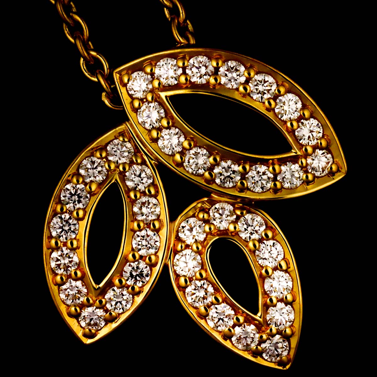 Lily Cluster Mini Diamond Necklace 18K Yellow Gold 750
