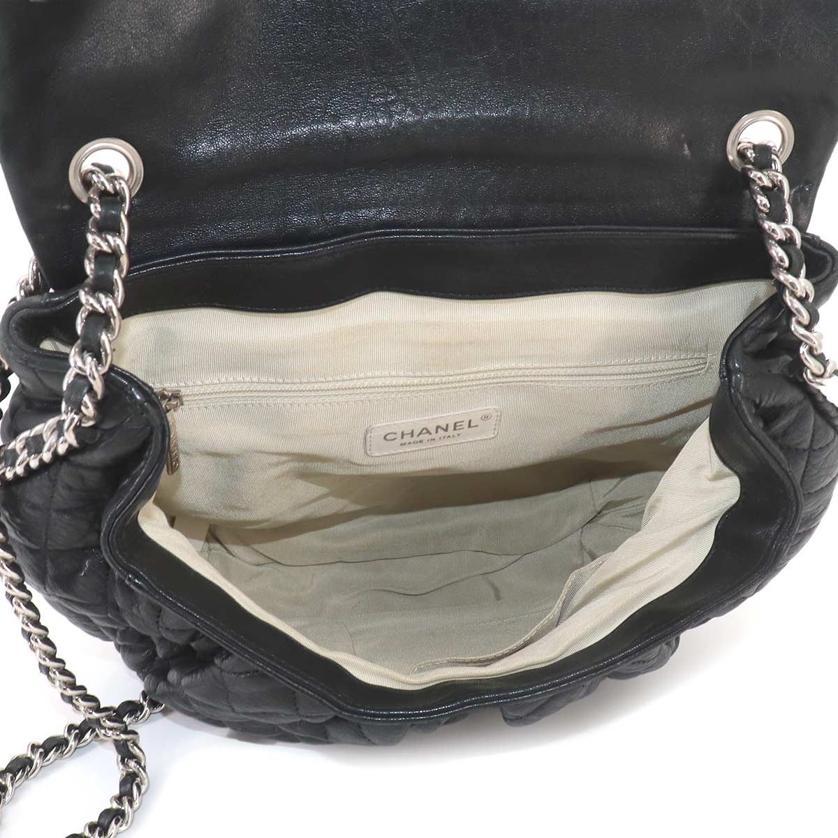 Matelasse Chain Around Shoulder Bag Leather Black